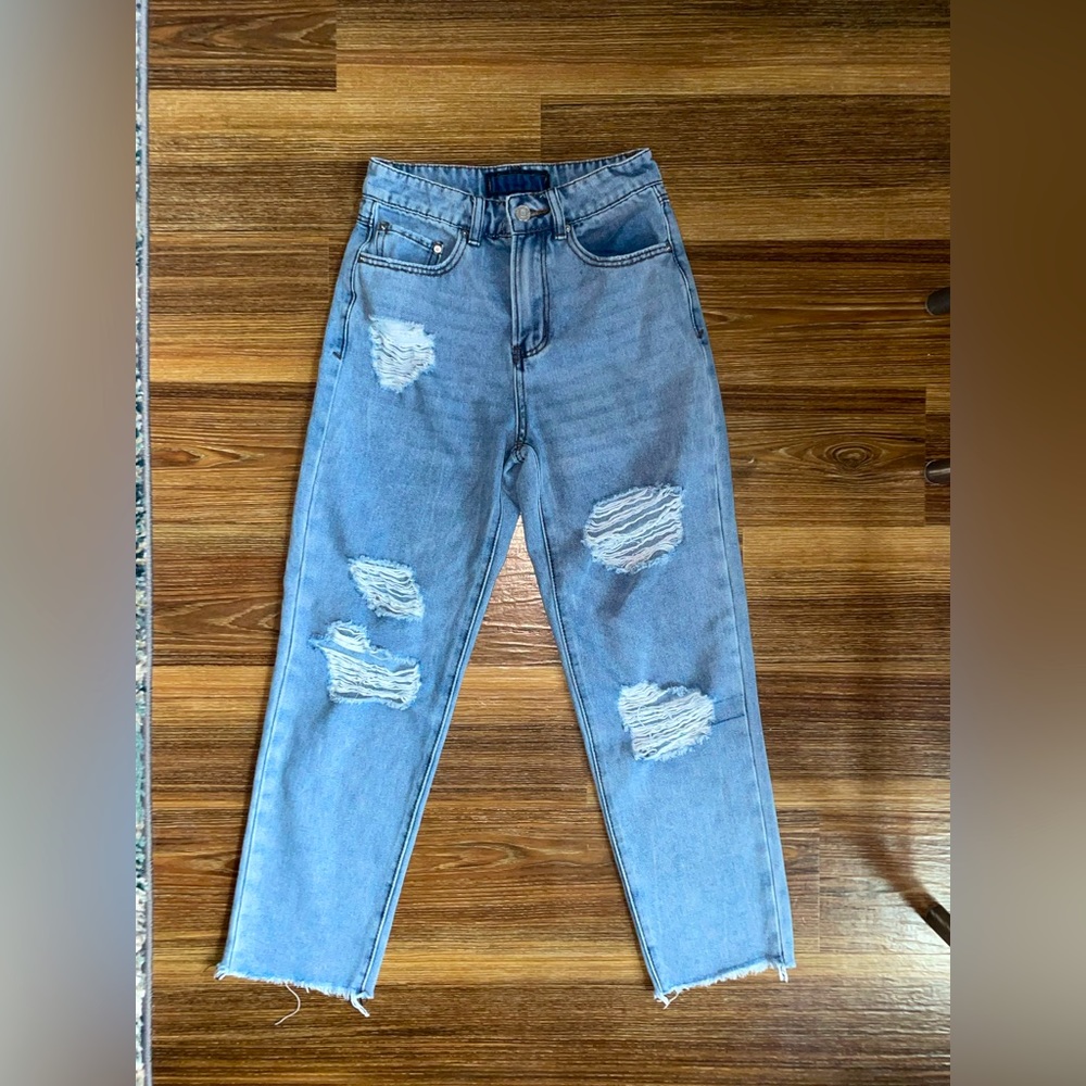 Abercrombie and fitch size 2 ripped boyfriend jeans